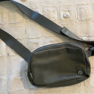 Green lululemon everyday bag